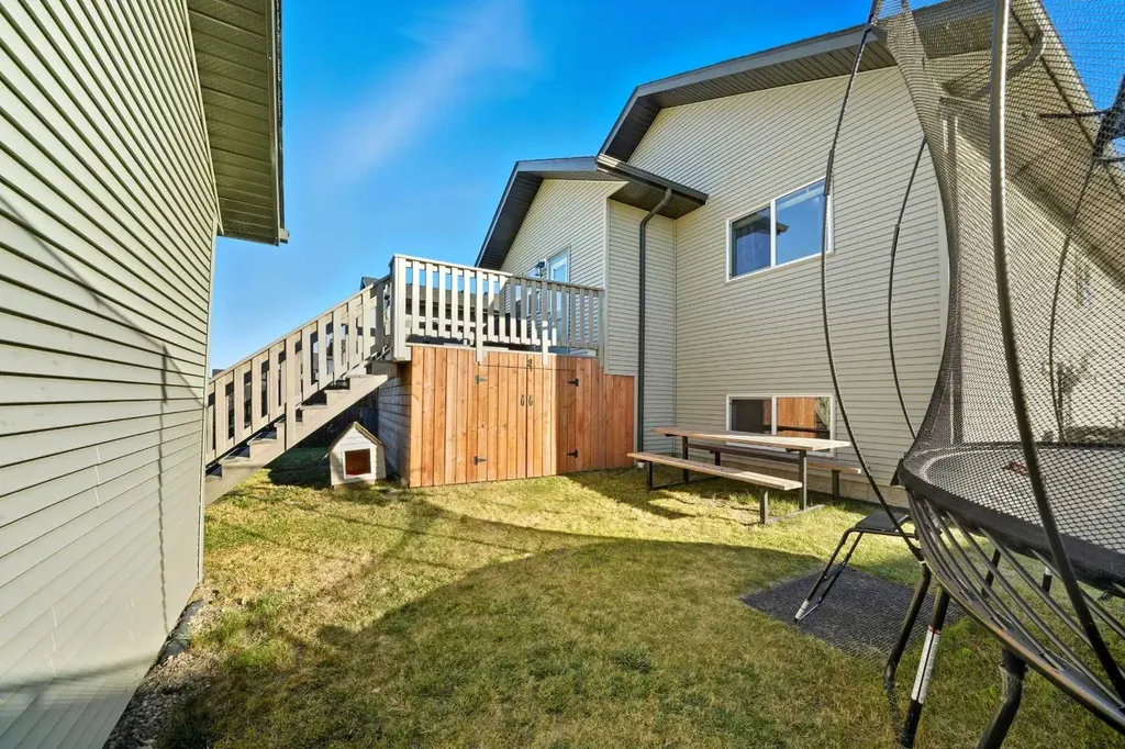 22 Mackenzie Ranch Way Lacombe AB T4L 0A7