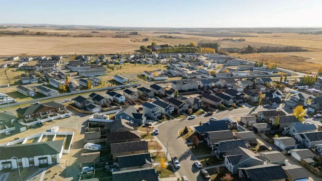22 Mackenzie Ranch Way Lacombe AB T4L 0A7
