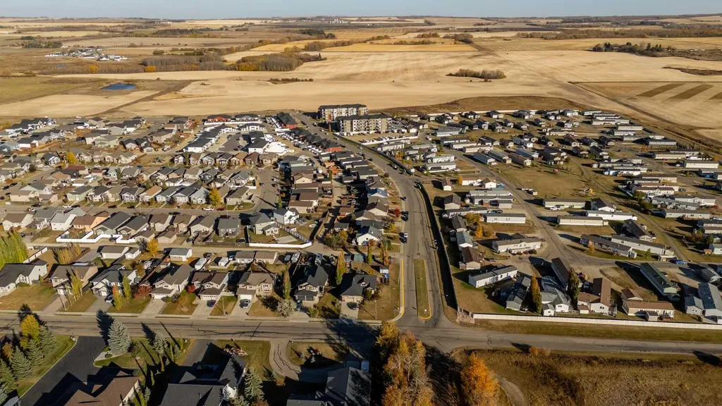22 Mackenzie Ranch Way Lacombe AB T4L 0A7