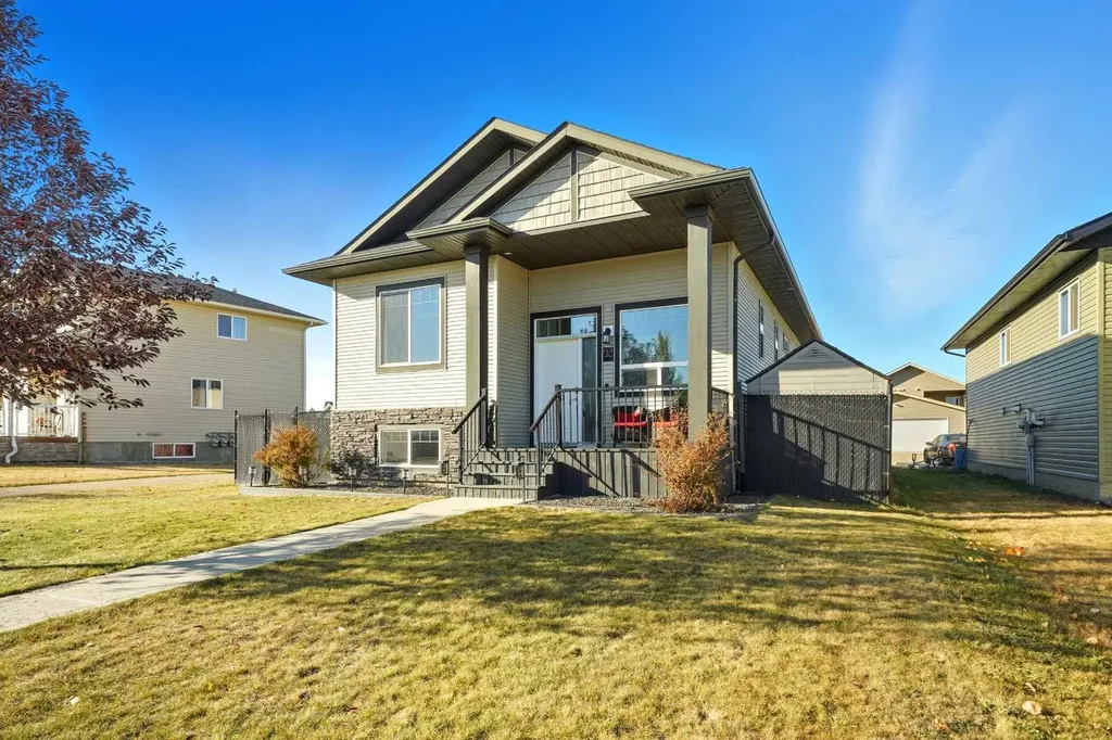 22 Mackenzie Ranch Way Lacombe AB T4L 0A7