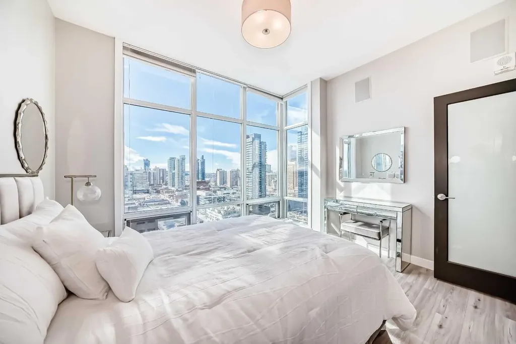 530 12 Avenue SW Calgary AB T2R 0B1