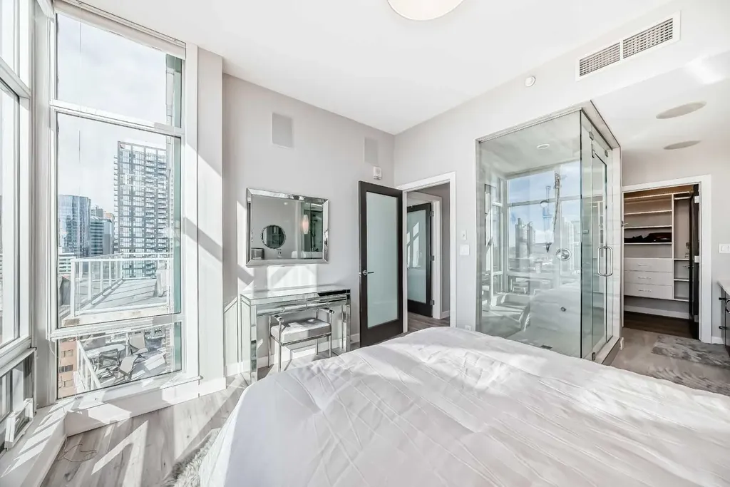 530 12 Avenue SW Calgary AB T2R 0B1
