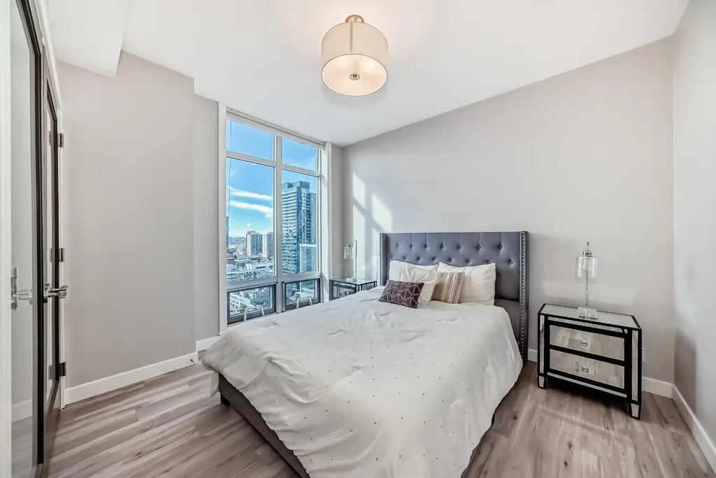 530 12 Avenue SW Calgary AB T2R 0B1