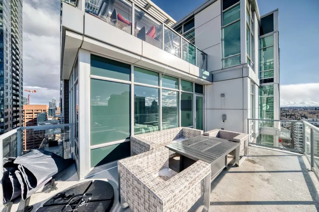 530 12 Avenue SW Calgary AB T2R 0B1