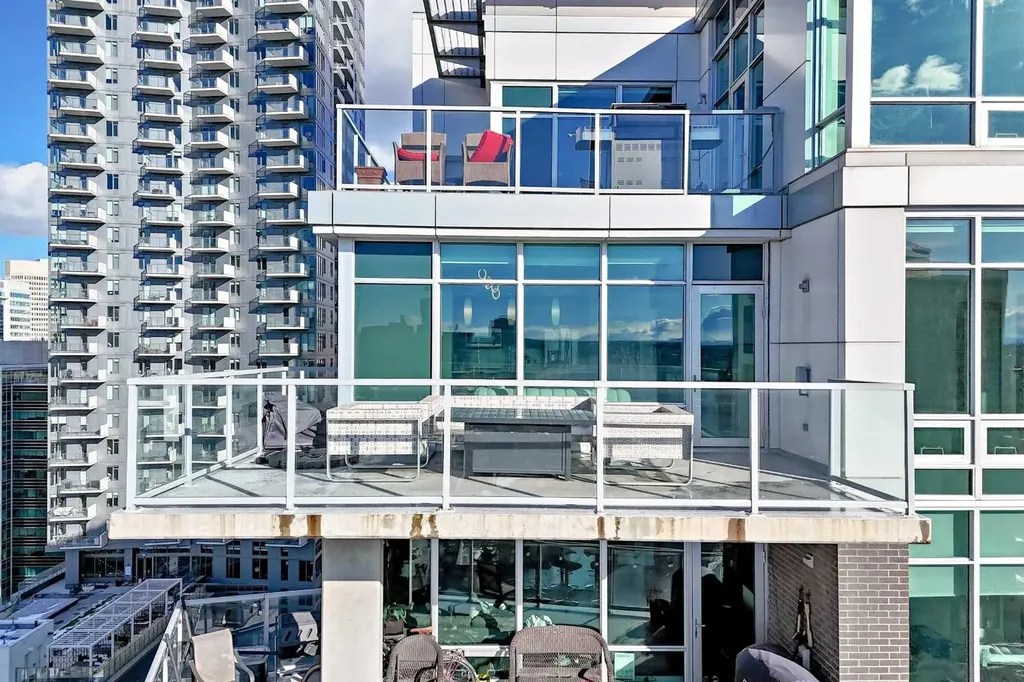 530 12 Avenue SW Calgary AB T2R 0B1