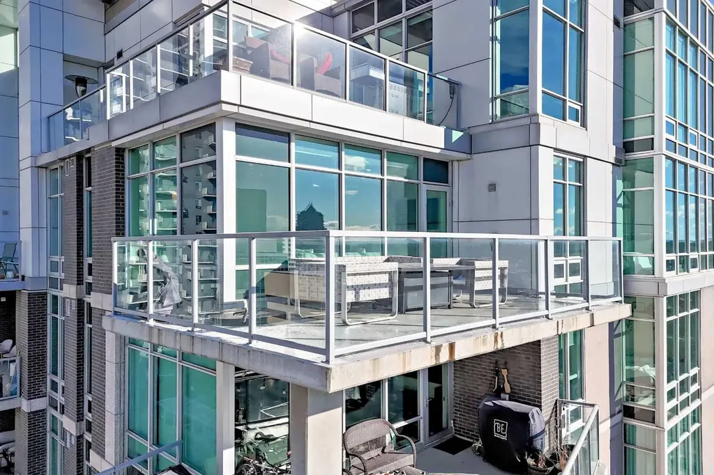 530 12 Avenue SW Calgary AB T2R 0B1