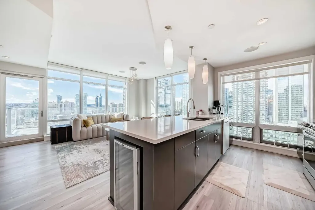 530 12 Avenue SW Calgary AB T2R 0B1
