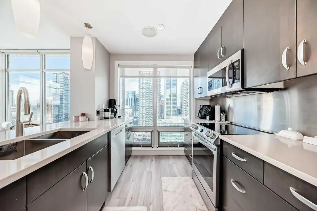 530 12 Avenue SW Calgary AB T2R 0B1