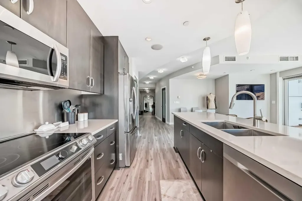 530 12 Avenue SW Calgary AB T2R 0B1