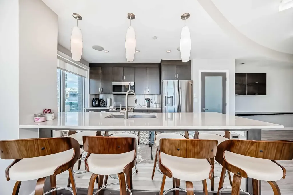 530 12 Avenue SW Calgary AB T2R 0B1