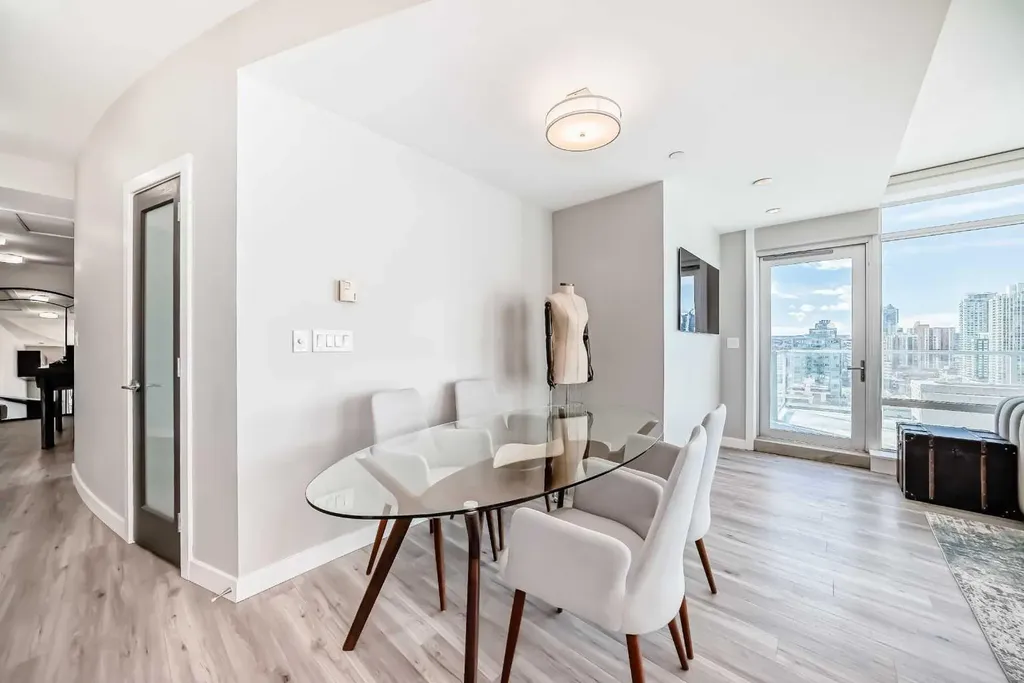 530 12 Avenue SW Calgary AB T2R 0B1