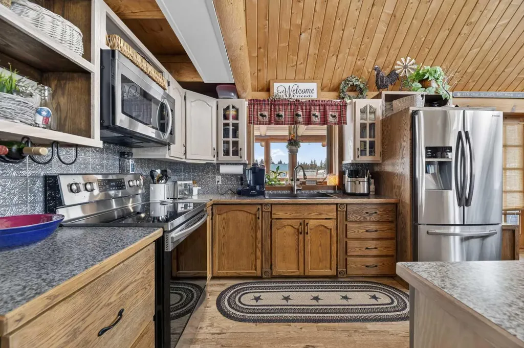 32460 Range Road 61 Rural Mountain View County AB T0M 1X0