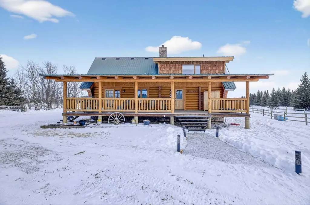 32460 Range Road 61 Rural Mountain View County AB T0M 1X0