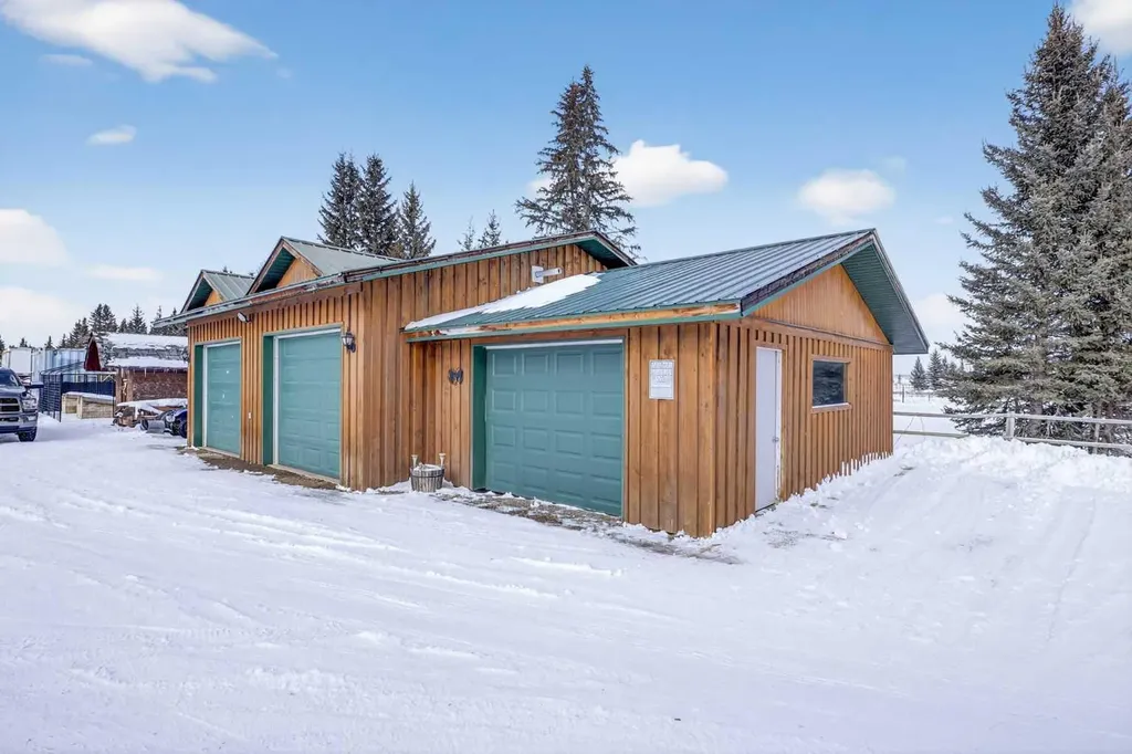 32460 Range Road 61 Rural Mountain View County AB T0M 1X0
