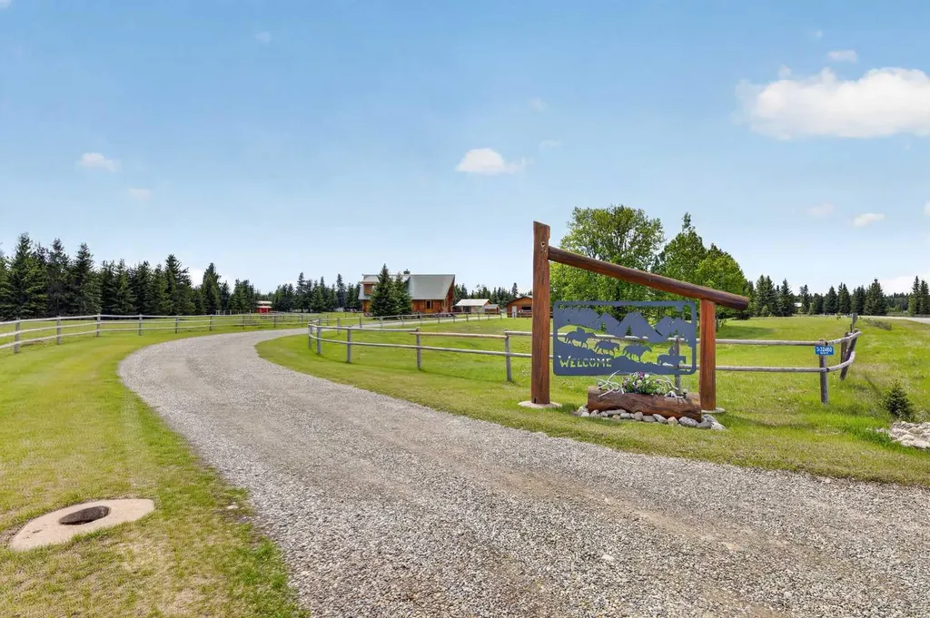 32460 Range Road 61 Rural Mountain View County AB T0M 1X0