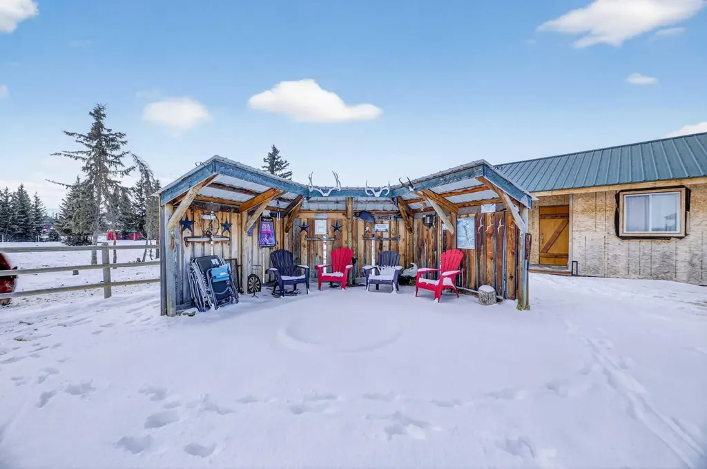 32460 Range Road 61 Rural Mountain View County AB T0M 1X0
