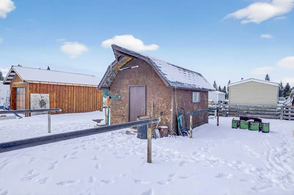 32460 Range Road 61 Rural Mountain View County AB T0M 1X0