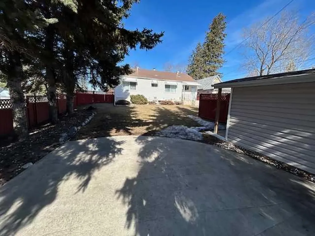 5036 51 Avenue Bashaw AB T0B 0H0