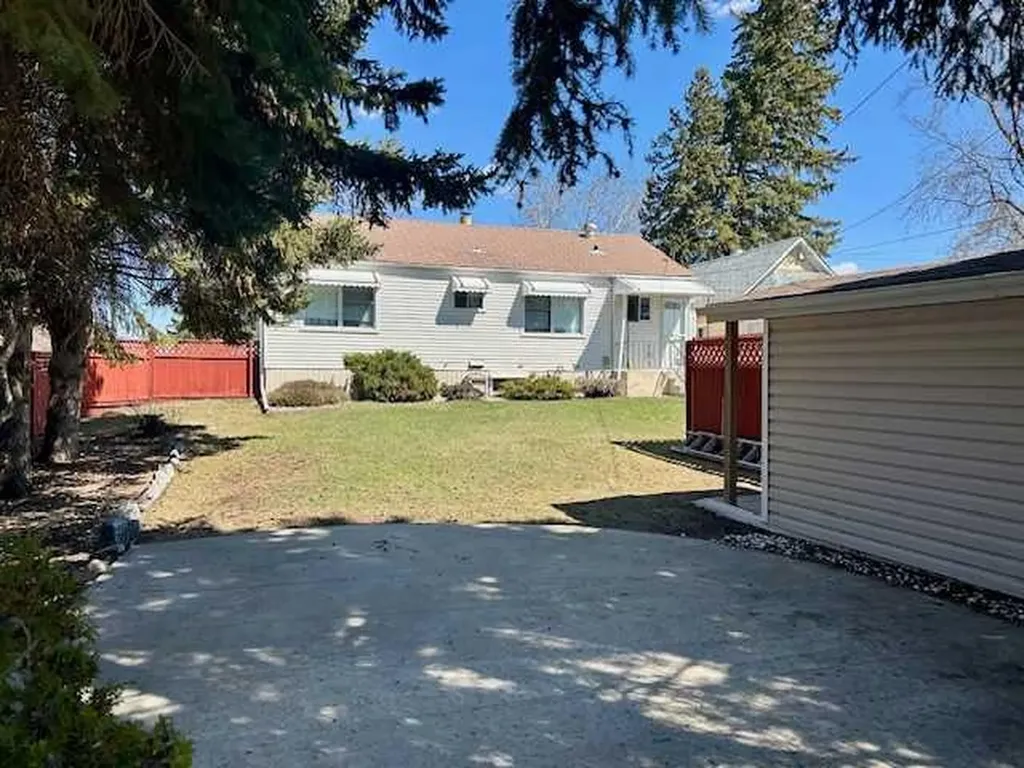 5036 51 Avenue Bashaw AB T0B 0H0