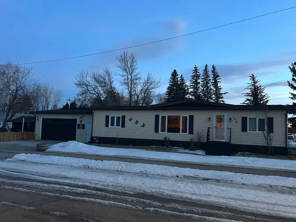 104 4 Avenue NE Milk River AB T0K 1M0