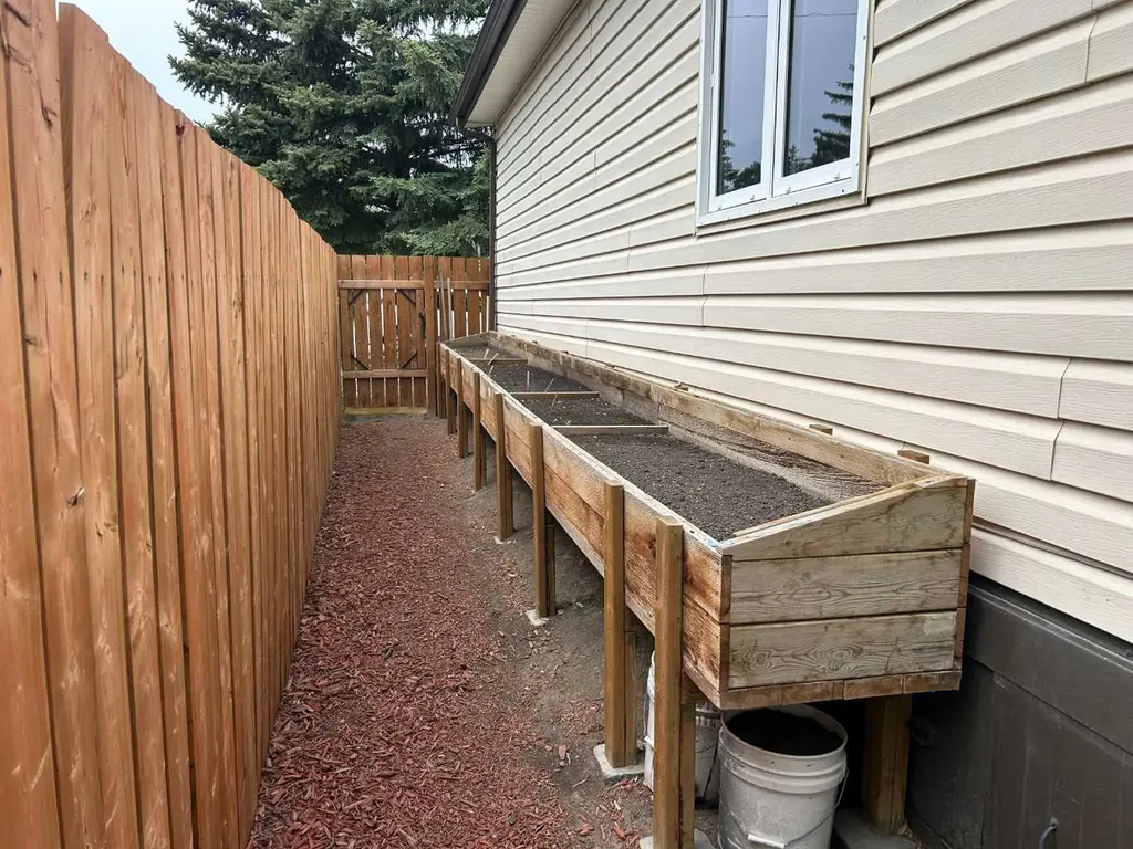 104 4 Avenue NE Milk River AB T0K 1M0