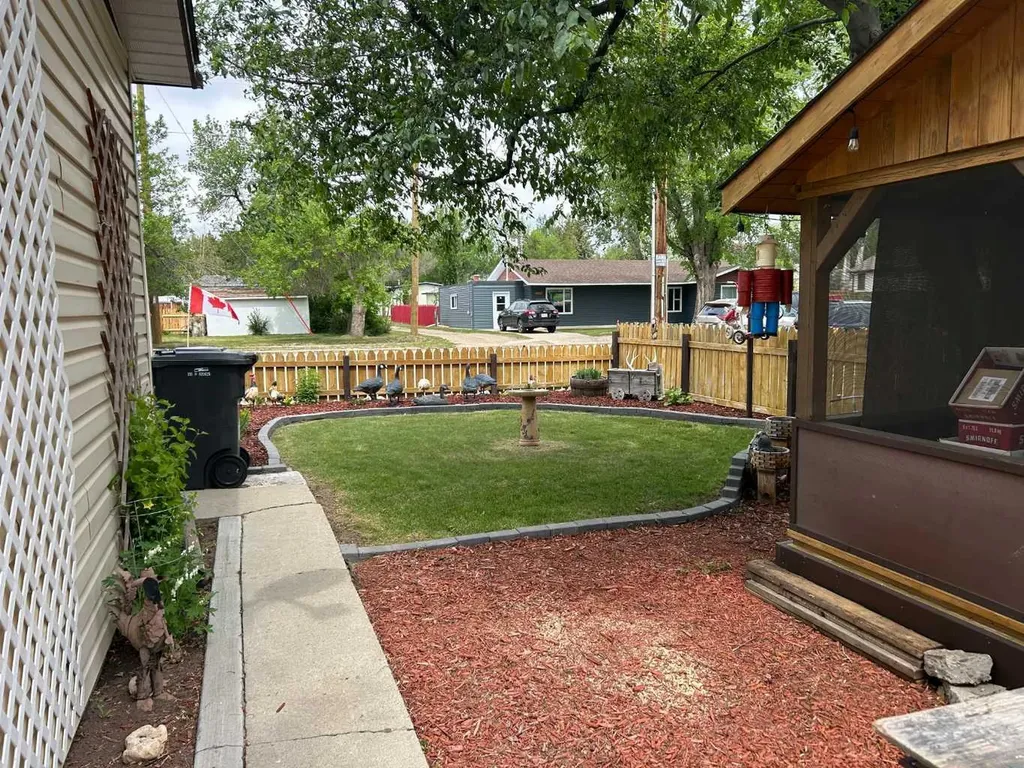 104 4 Avenue NE Milk River AB T0K 1M0