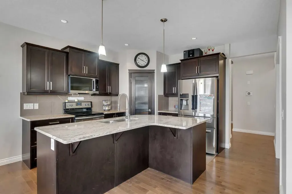 288 Evansborough Way NW Calgary AB T3P 0R1