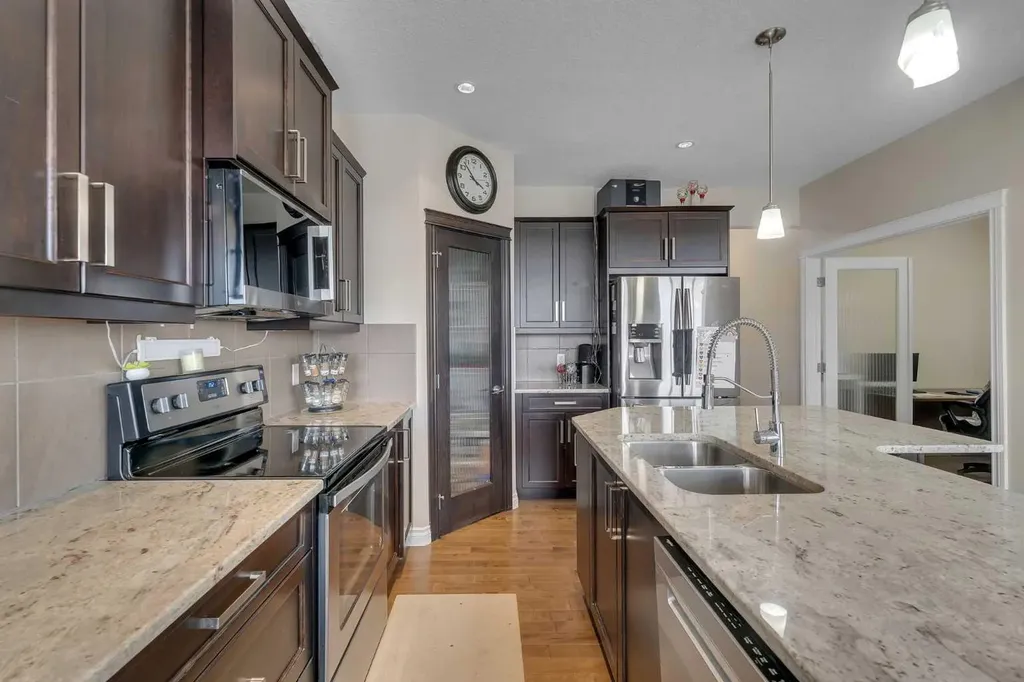288 Evansborough Way NW Calgary AB T3P 0R1