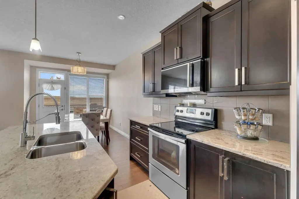 288 Evansborough Way NW Calgary AB T3P 0R1