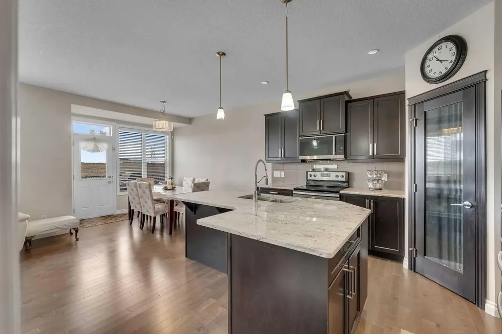 288 Evansborough Way NW Calgary AB T3P 0R1