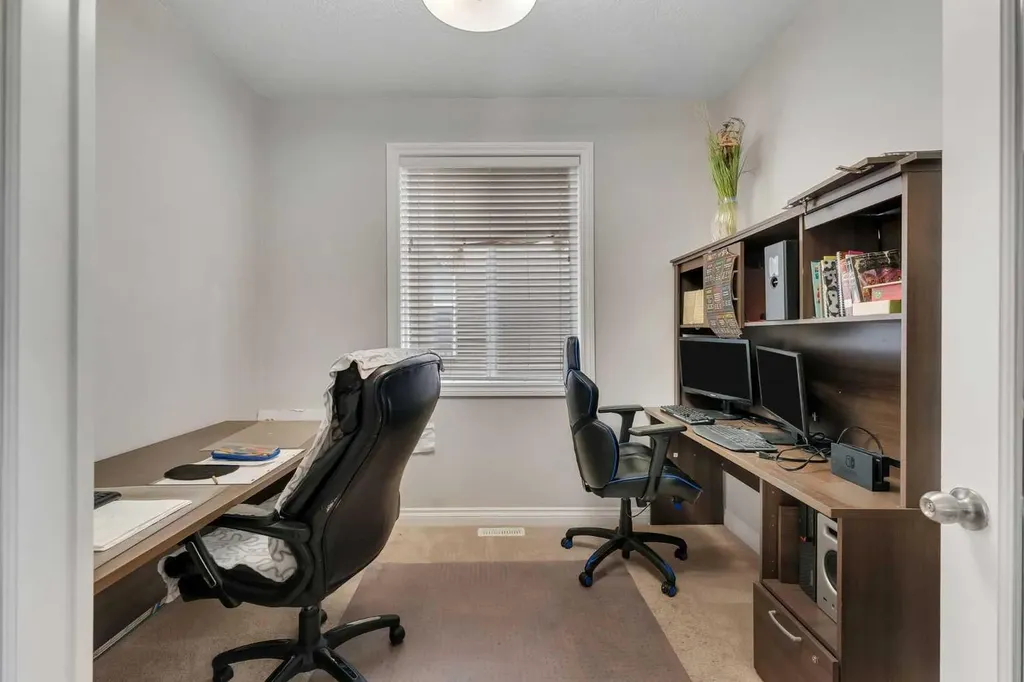 288 Evansborough Way NW Calgary AB T3P 0R1