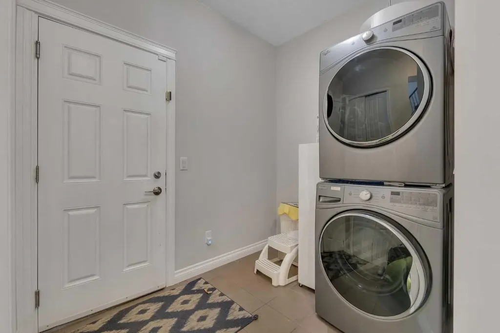 288 Evansborough Way NW Calgary AB T3P 0R1