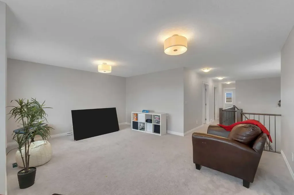 288 Evansborough Way NW Calgary AB T3P 0R1