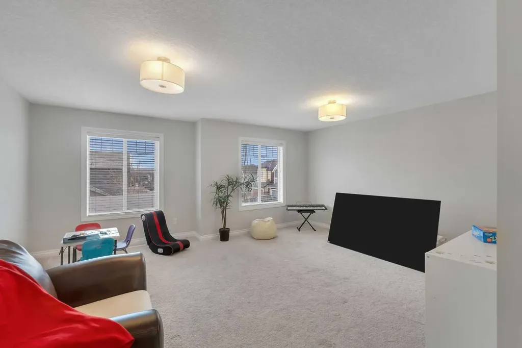 288 Evansborough Way NW Calgary AB T3P 0R1