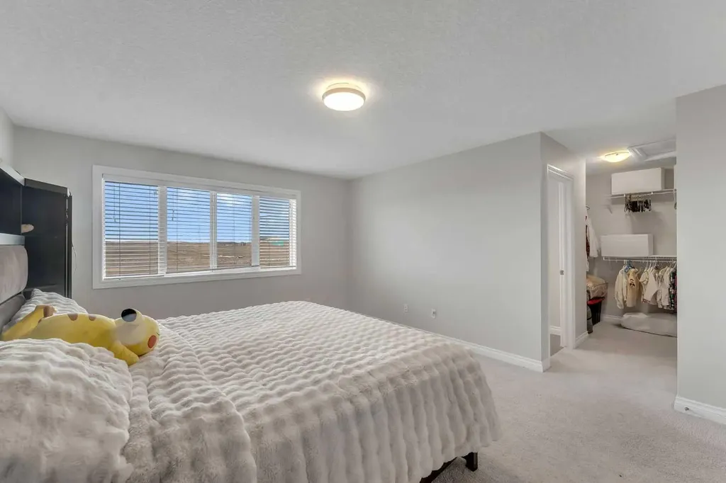 288 Evansborough Way NW Calgary AB T3P 0R1