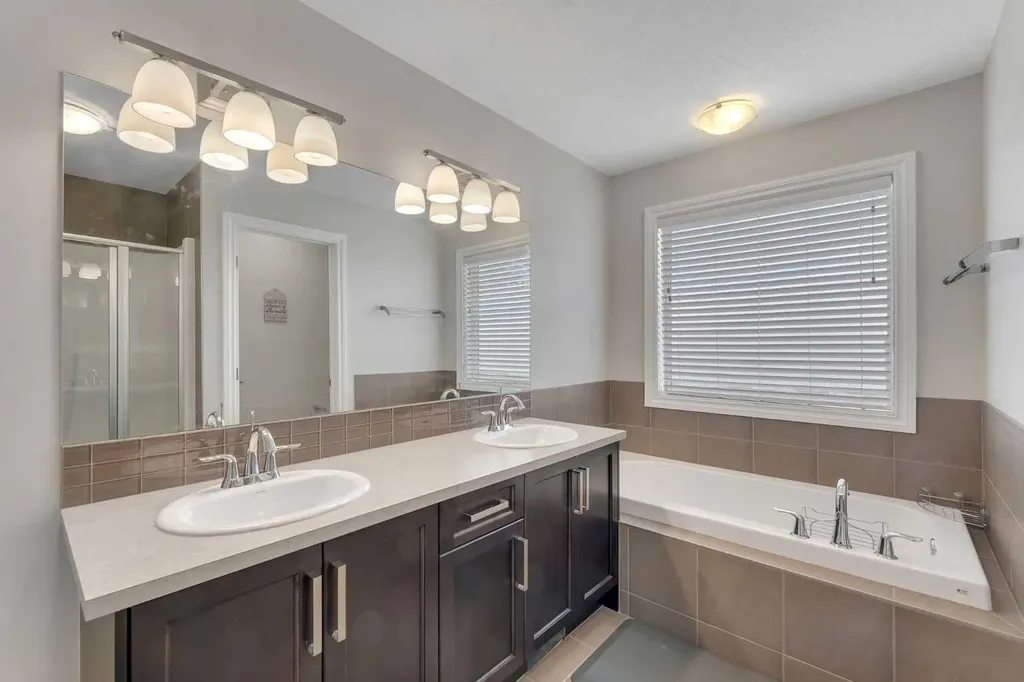 288 Evansborough Way NW Calgary AB T3P 0R1