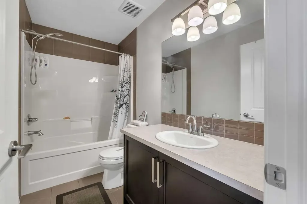 288 Evansborough Way NW Calgary AB T3P 0R1