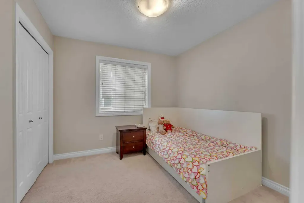 288 Evansborough Way NW Calgary AB T3P 0R1