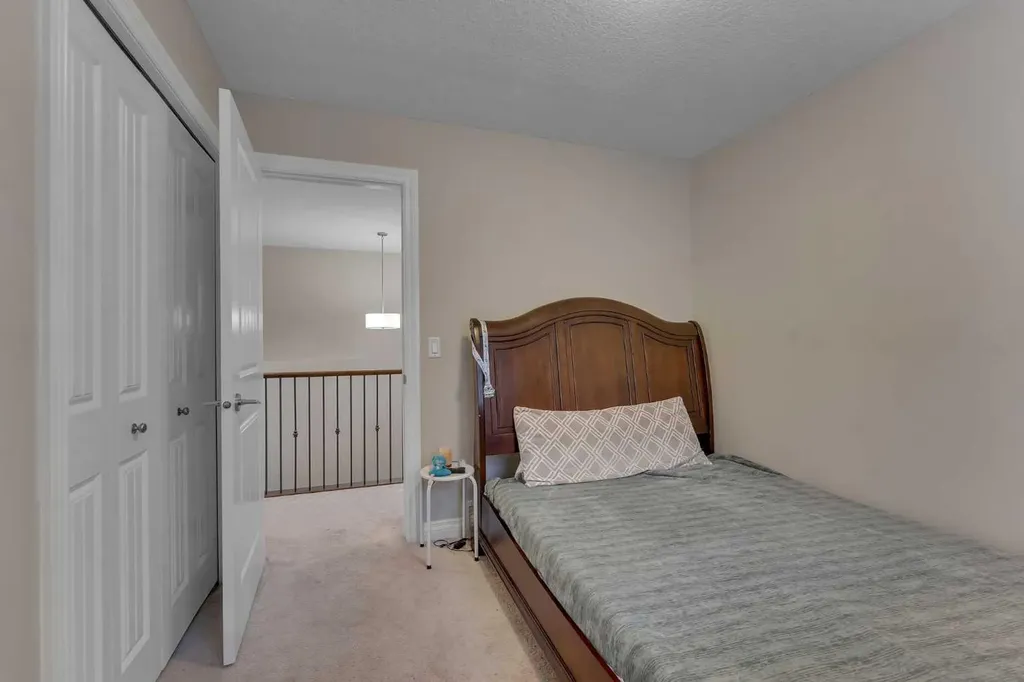 288 Evansborough Way NW Calgary AB T3P 0R1