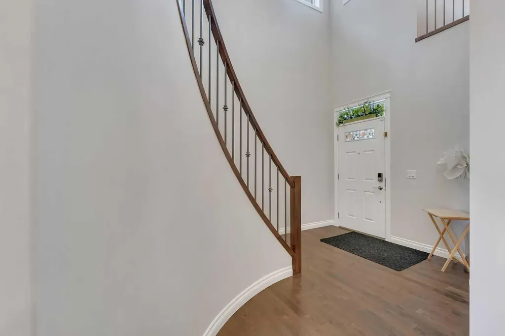 288 Evansborough Way NW Calgary AB T3P 0R1