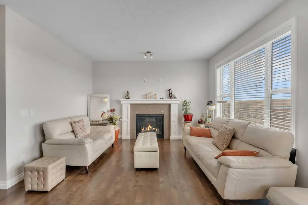 288 Evansborough Way NW Calgary AB T3P 0R1
