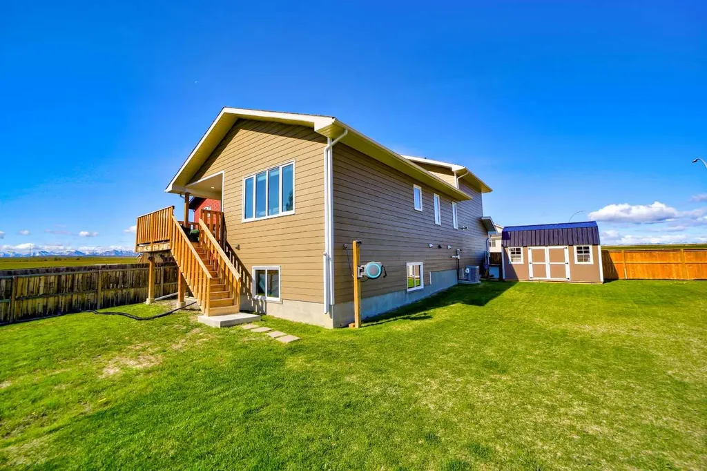 1029 Livingston Way Pincher Creek AB T0K1W0