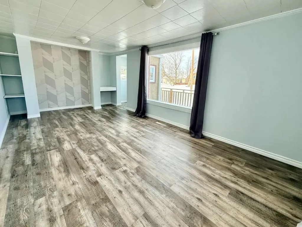 1033 16 Avenue Wainwright AB T9W 1K3