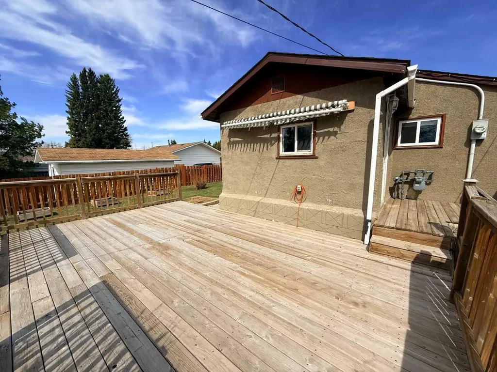 1033 16 Avenue Wainwright AB T9W 1K3