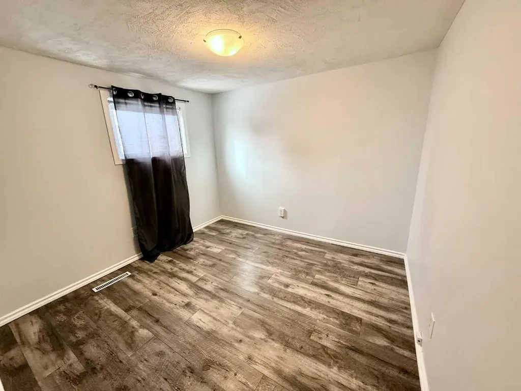 1033 16 Avenue Wainwright AB T9W 1K3