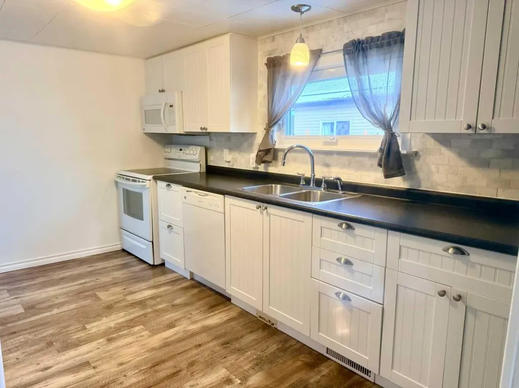 1033 16 Avenue Wainwright AB T9W 1K3