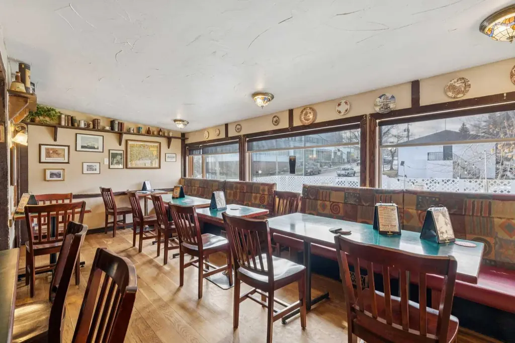 5340 2 Street SW Calgary AB T2H 0G8