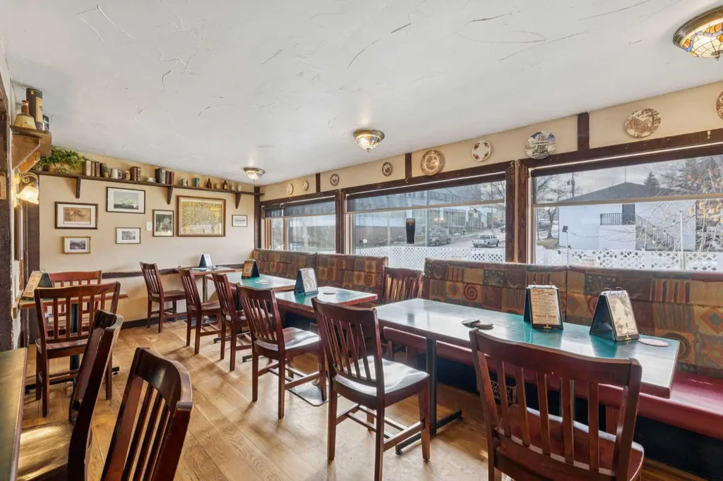 5340 2 Street SW Calgary AB T2H 0G8