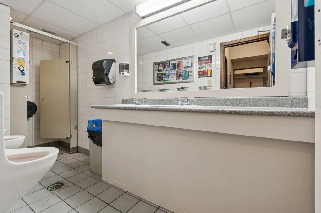 5340 2 Street SW Calgary AB T2H 0G8