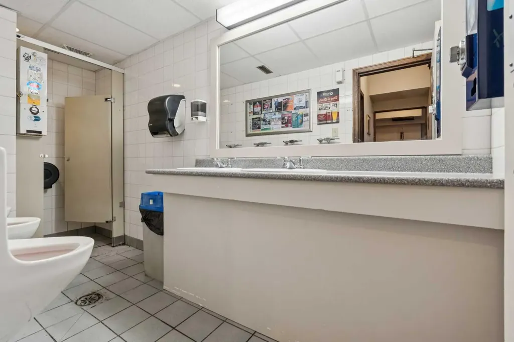 5340 2 Street SW Calgary AB T2H 0G8